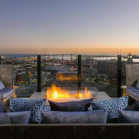 Luxury 1Bedroom 1Bath Gaslamp Quarter Petco Park